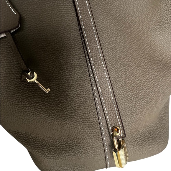 Elegant Brown Leather Tote Bag - Picture 9 of 13